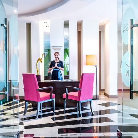 Hilton Garden Inn Bangkok Silom Экстерьер фото