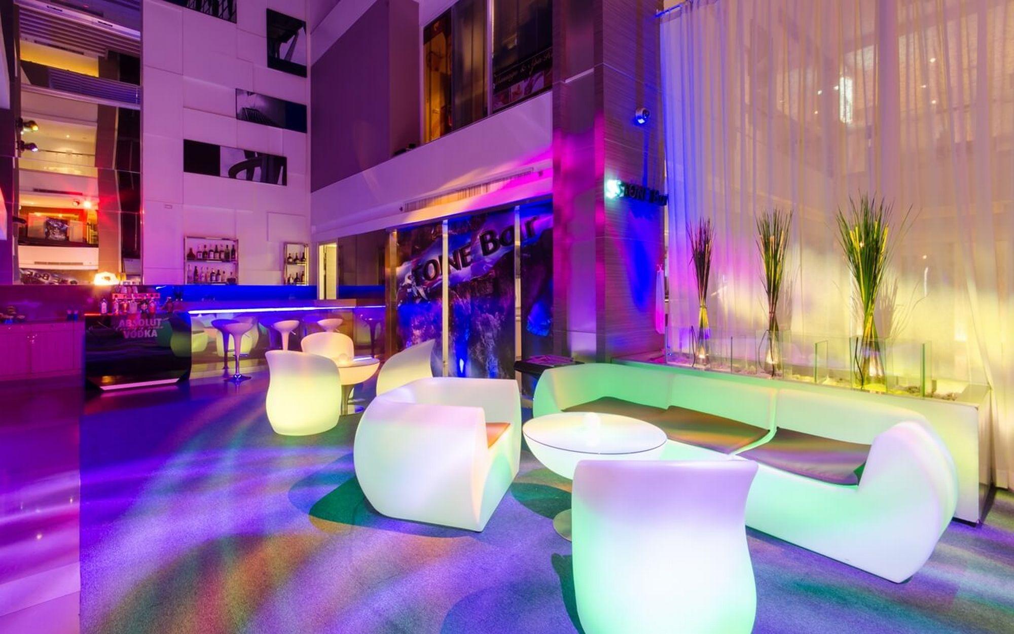 Hilton Garden Inn Bangkok Silom Экстерьер фото