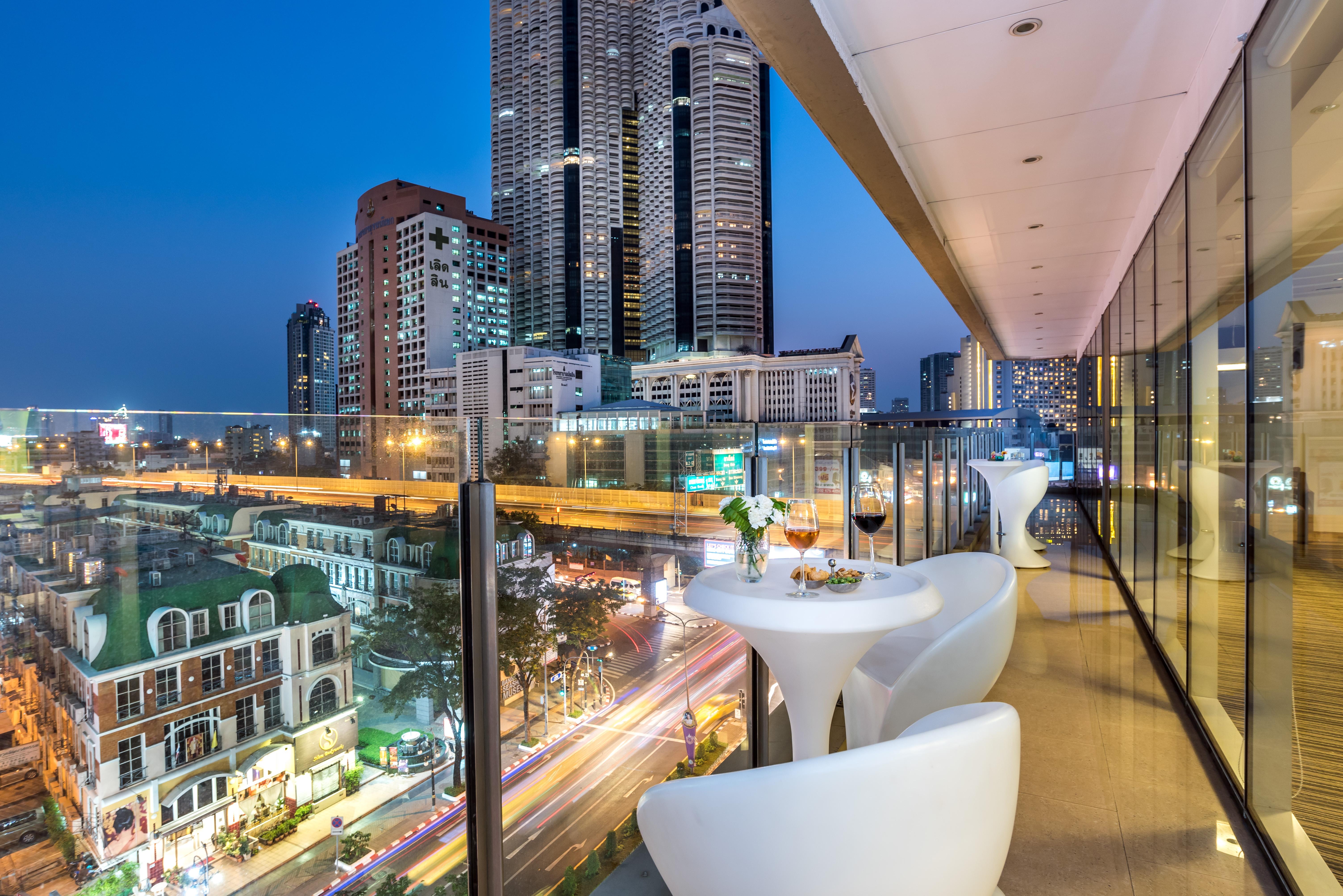 Hilton Garden Inn Bangkok Silom Экстерьер фото
