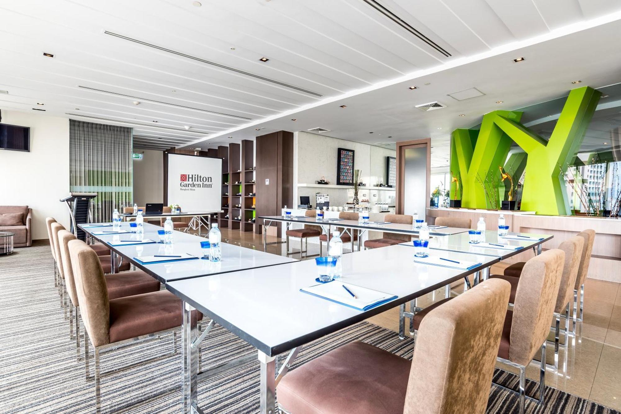Hilton Garden Inn Bangkok Silom Экстерьер фото