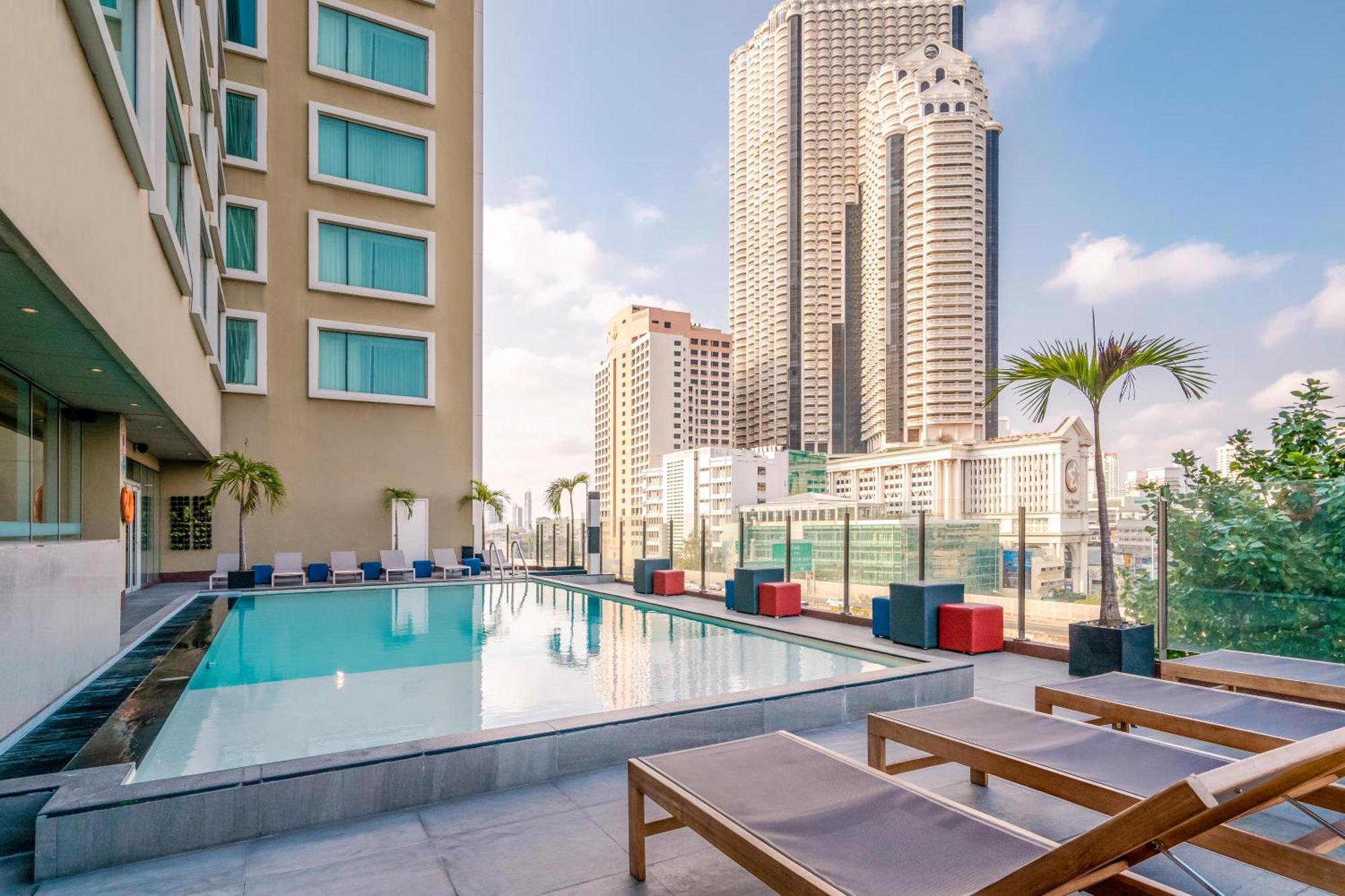 Hilton Garden Inn Bangkok Silom Экстерьер фото
